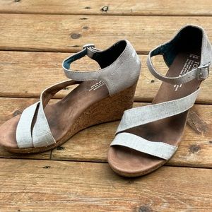 TOMS, 3.5” wedge, size 9.5
